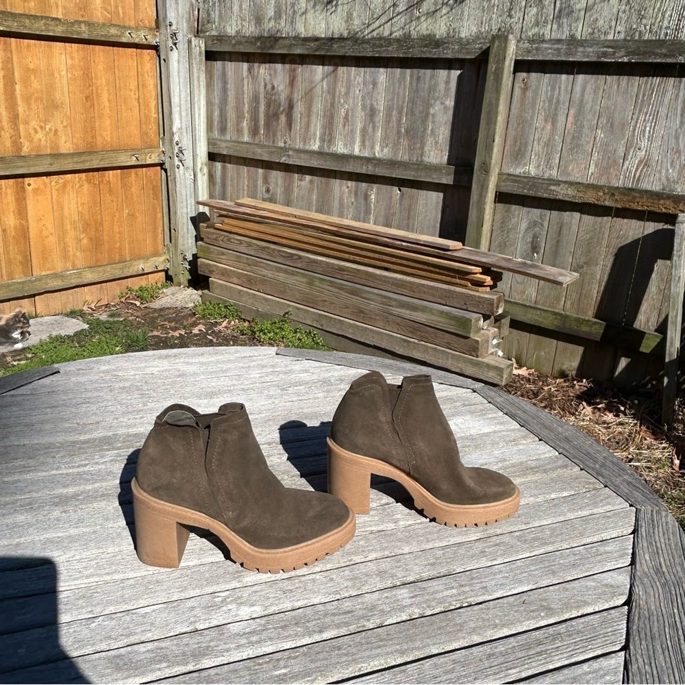 Dolce Vita Cashe H20 Womens Suede Lugged Sole Block‎ Heels Size 7.5 in olive